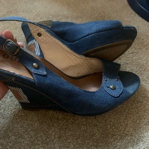 Guess wedges